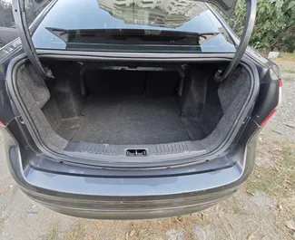 Ford Fiesta 2016 mit Antriebssystem Frontantrieb, verfügbar in Tiflis.