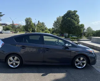 Vermietung Toyota Prius. Wirtschaft, Komfort Fahrzeug zur Miete in Georgien ✓ Kaution Einzahlung von 300 GEL ✓ Versicherungsoptionen KFZ-HV, TKV, Insassen.