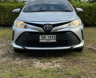 Benzin 1,3L Motor von Toyota Vios 2019 zur Miete am Flughafen Phuket.