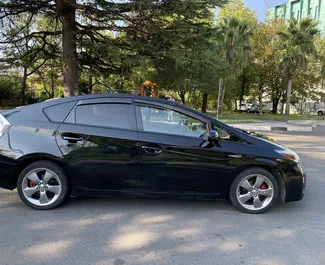 Vermietung Toyota Prius. Wirtschaft, Komfort Fahrzeug zur Miete in Georgien ✓ Kaution Einzahlung von 300 GEL ✓ Versicherungsoptionen KFZ-HV, TKV, Insassen.