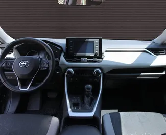 Vermietung Toyota Rav4. Komfort, SUV, Crossover Fahrzeug zur Miete in Armenien ✓ Kaution Einzahlung von 400 USD ✓ Versicherungsoptionen KFZ-HV, TKV, VKV Plus, Insassen, Diebstahlschutz, Ausland.