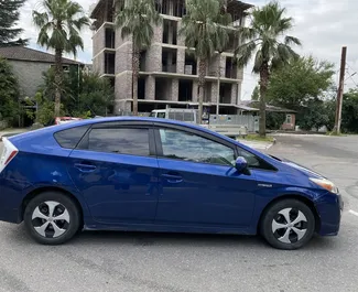 Vermietung Toyota Prius. Wirtschaft, Komfort Fahrzeug zur Miete in Georgien ✓ Kaution Einzahlung von 300 GEL ✓ Versicherungsoptionen KFZ-HV, TKV, Insassen.