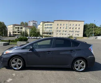 Hybride 1,8L Motor von Toyota Prius 2012 zur Miete in Kutaisi.