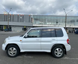 Mietwagen Mitsubishi Pajero Io 2005 in Georgien, mit Benzin-Kraftstoff und 180 PS ➤ Ab 90 GEL pro Tag.