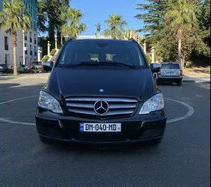 Frontansicht eines Mietwagens Mercedes-Benz Viano in Kutaisi, Georgien ✓ Auto Nr.7747. ✓ Automatisch TM ✓ 0 Bewertungen.