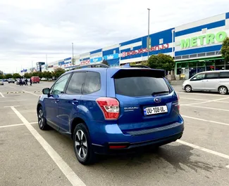 Innenraum von Subaru Forester zur Miete in Georgien. Ein großartiges 5-Sitzer Fahrzeug mit Automatisch Getriebe.