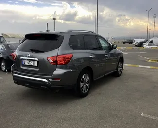 Nissan Pathfinder 2020 zur Miete verfügbar in Tiflis, mit Kilometerbegrenzung unbegrenzte.