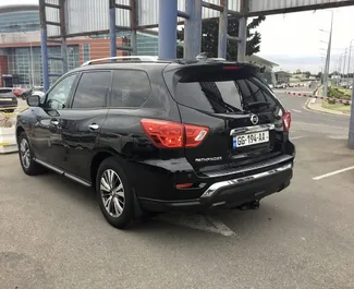 Nissan Pathfinder 2020 zur Miete verfügbar in Tiflis, mit Kilometerbegrenzung unbegrenzte.