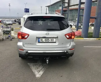 Benzin 3,3L Motor von Nissan Pathfinder 2020 zur Miete in Tiflis.