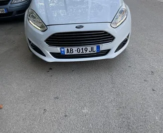 Frontansicht eines Mietwagens Ford Fiesta in Durres, Albanien ✓ Auto Nr.7795. ✓ Schaltgetriebe TM ✓ 1 Bewertungen.