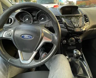 Mietwagen Ford Fiesta 2015 in Albanien, mit Diesel-Kraftstoff und 85 PS ➤ Ab 20 EUR pro Tag.