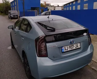 Toyota Prius 2015 mit Antriebssystem Frontantrieb, verfügbar am Flughafen Kutaisi.