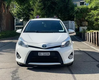 Hybride 1,5L Motor von Toyota Yaris 2013 zur Miete in Tirana.