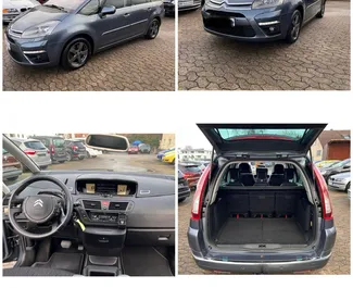 Frontansicht eines Mietwagens Citroen C4 Grand Picasso am Flughafen von Tirana, Albanien ✓ Auto Nr.7755. ✓ Automatisch TM ✓ 0 Bewertungen.