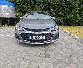 Vermietung Chevrolet Cruze. Komfort Fahrzeug zur Miete in Georgien ✓ Kaution Einzahlung von 260 GEL ✓ Versicherungsoptionen KFZ-HV, TKV, VKV Plus, VKV Komplett, Insassen, Diebstahlschutz.