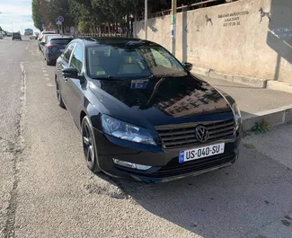 Frontansicht eines Mietwagens Volkswagen Passat in Tiflis, Georgien ✓ Auto Nr.7865. ✓ Automatisch TM ✓ 0 Bewertungen.