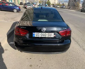 Mietwagen Volkswagen Passat 2012 in Georgien, mit Benzin-Kraftstoff und 160 PS ➤ Ab 80 GEL pro Tag.