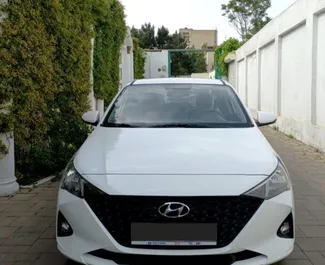 Frontansicht eines Mietwagens Hyundai Accent in Baku, Aserbaidschan ✓ Auto Nr.7906. ✓ Automatisch TM ✓ 1 Bewertungen.