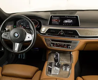 Mietwagen BMW 520i 2019 in VAE, mit Benzin-Kraftstoff und 330 PS ➤ Ab 426 AED pro Tag.