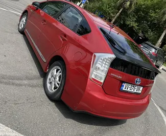 Toyota Prius 2011 mit Antriebssystem Frontantrieb, verfügbar in Kutaisi.