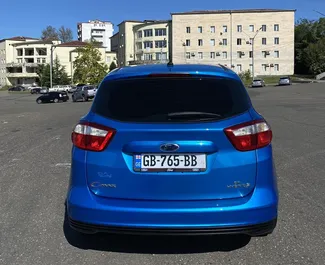 Innenraum von Ford C-Max zur Miete in Georgien. Ein großartiges 5-Sitzer Fahrzeug mit Automatisch Getriebe.