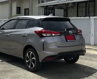 Vermietung Toyota Yaris. Wirtschaft, Komfort Fahrzeug zur Miete in Thailand ✓ Kaution Einzahlung von 5000 THB ✓ Versicherungsoptionen KFZ-HV, TKV, VKV Plus, VKV Komplett, Diebstahlschutz, Junge, Keine Kaution.