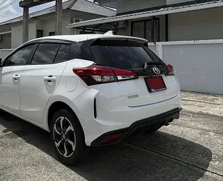 Vermietung Toyota Yaris. Wirtschaft, Komfort Fahrzeug zur Miete in Thailand ✓ Kaution Einzahlung von 5000 THB ✓ Versicherungsoptionen KFZ-HV, TKV, VKV Plus, VKV Komplett, Diebstahlschutz, Junge, Keine Kaution.