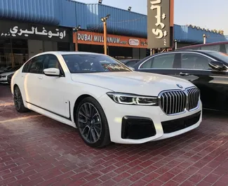 Frontansicht eines Mietwagens BMW 730Li in Dubai, VAE ✓ Auto Nr.4941. ✓ Automatisch TM ✓ 0 Bewertungen.