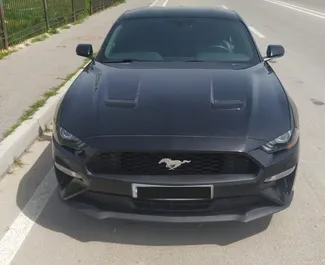 Frontansicht eines Mietwagens Ford Mustang Coupe in Baku, Aserbaidschan ✓ Auto Nr.7957. ✓ Automatisch TM ✓ 0 Bewertungen.