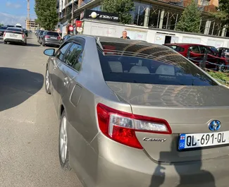 Toyota Camry 2013 zur Miete verfügbar in Tiflis, mit Kilometerbegrenzung unbegrenzte.