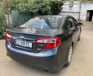 Benzin 1,6L Motor von Toyota Camry 2013 zur Miete in Tiflis.