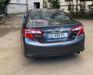 Toyota Camry 2013 zur Miete verfügbar in Tiflis, mit Kilometerbegrenzung unbegrenzte.