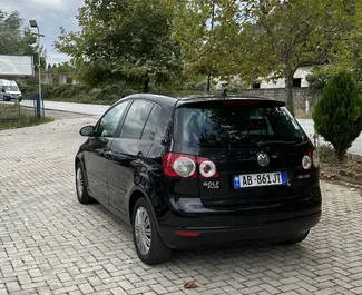 Diesel 2,0L Motor von Volkswagen Golf Plus 2008 zur Miete am Flughafen von Tirana.