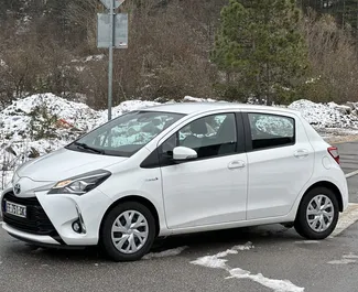 Mietwagen Toyota Yaris 2020 in Montenegro, mit Hybride-Kraftstoff und 75 PS ➤ Ab 22 EUR pro Tag.