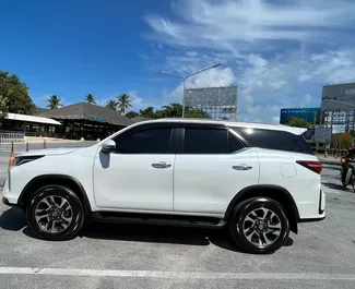 Autovermietung Toyota Fortuner Nr.8104 Automatisch auf Samui Flughafen, ausgestattet mit einem 2,4L Motor ➤ Von Alonggorn in Thailand.