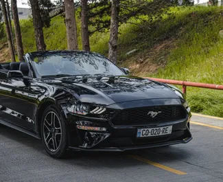 Mietwagen Ford Mustang Cabrio 2018 in Georgien, mit Benzin-Kraftstoff und 310 PS ➤ Ab 233 GEL pro Tag.