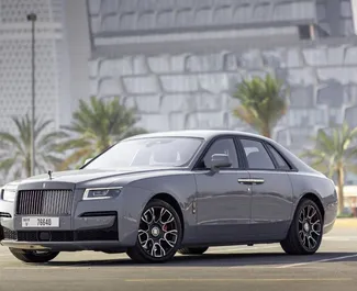 Frontansicht eines Mietwagens Rolls-Royce Ghost 2 in Dubai, VAE ✓ Auto Nr.8002. ✓ Automatisch TM ✓ 0 Bewertungen.