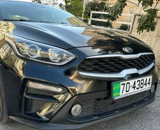 Frontansicht eines Mietwagens Kia Cerato in Amman, Jordanien ✓ Auto Nr.7962. ✓ Automatisch TM ✓ 0 Bewertungen.