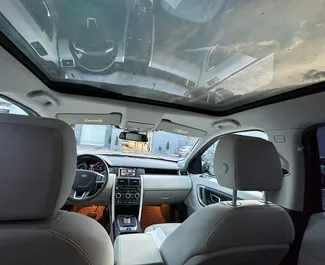 Land Rover Discovery Sport 2015 zur Miete verfügbar in Tirana, mit Kilometerbegrenzung unbegrenzte.