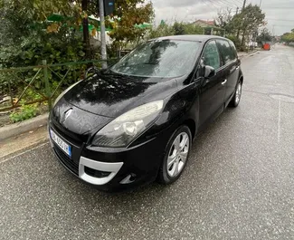 Frontansicht eines Mietwagens Renault Scenic in Tirana, Albanien ✓ Auto Nr.8029. ✓ Schaltgetriebe TM ✓ 0 Bewertungen.