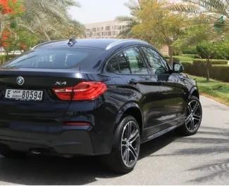 Frontansicht eines Mietwagens BMW X4 in Dubai, VAE ✓ Auto Nr.4929. ✓ Automatisch TM ✓ 0 Bewertungen.