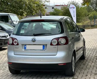 Vermietung Volkswagen Golf Plus. Wirtschaft, Komfort, Minivan Fahrzeug zur Miete in Albanien ✓ Kaution Einzahlung von 200 EUR ✓ Versicherungsoptionen KFZ-HV.