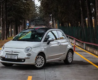 Frontansicht eines Mietwagens Fiat 500 Cabrio in Tiflis, Georgien ✓ Auto Nr.8034. ✓ Automatisch TM ✓ 1 Bewertungen.