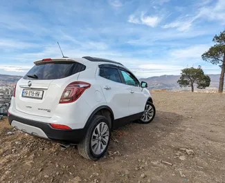 Buick Encore 2018 zur Miete verfügbar in Tiflis, mit Kilometerbegrenzung unbegrenzte.