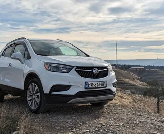 Frontansicht eines Mietwagens Buick Encore in Tiflis, Georgien ✓ Auto Nr.8061. ✓ Automatisch TM ✓ 1 Bewertungen.