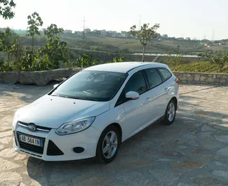 Frontansicht eines Mietwagens Ford Focus SW in Durres, Albanien ✓ Auto Nr.8209. ✓ Automatisch TM ✓ 0 Bewertungen.