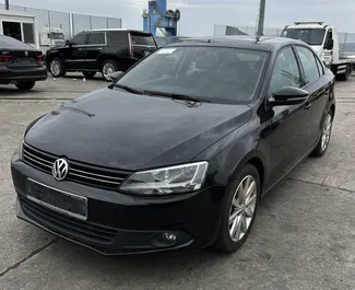 Frontansicht eines Mietwagens Volkswagen Jetta in Durres, Albanien ✓ Auto Nr.7896. ✓ Automatisch TM ✓ 0 Bewertungen.