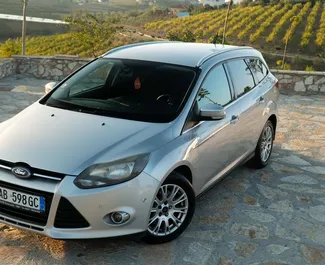 Frontansicht eines Mietwagens Ford Focus SW in Durres, Albanien ✓ Auto Nr.8208. ✓ Automatisch TM ✓ 0 Bewertungen.