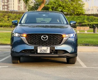 Vermietung Mazda CX-5. Wirtschaft, Komfort, Crossover Fahrzeug zur Miete in VAE ✓ Kaution Keine Kaution ✓ Versicherungsoptionen KFZ-HV, VKV Komplett, Junge.