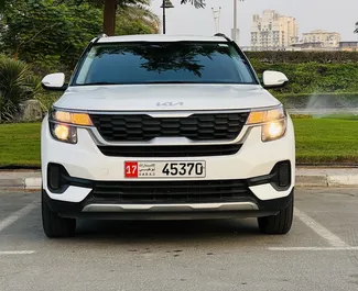 Frontansicht eines Mietwagens Kia Seltos in Dubai, VAE ✓ Auto Nr.8290. ✓ Automatisch TM ✓ 0 Bewertungen.